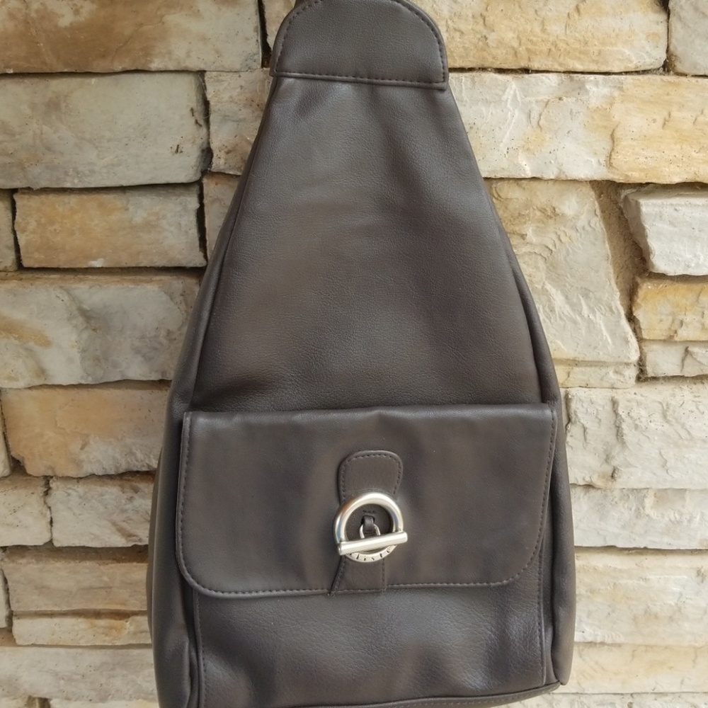 Unlisted by Kenneth Cole convertible sling back